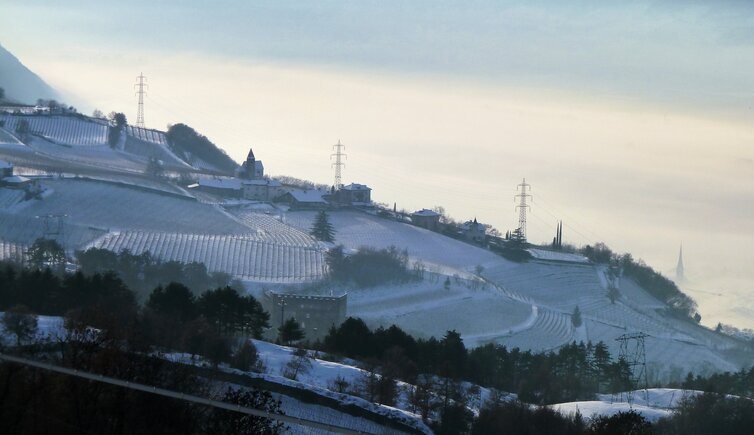 mazon bei montan nebel abendstimmung winter