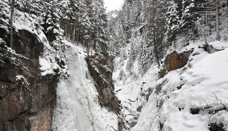 Sand in Taufers Umgebung Reiner Wasserfaelle Winter