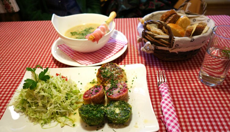 goenneralm essen knoedel gerstsuppe