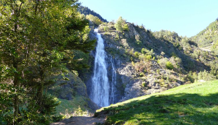 wanderweg im zieltal zum wasserfall