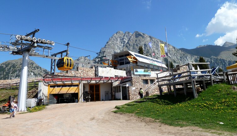 meran bergstation umlaufbahn aus falzeben