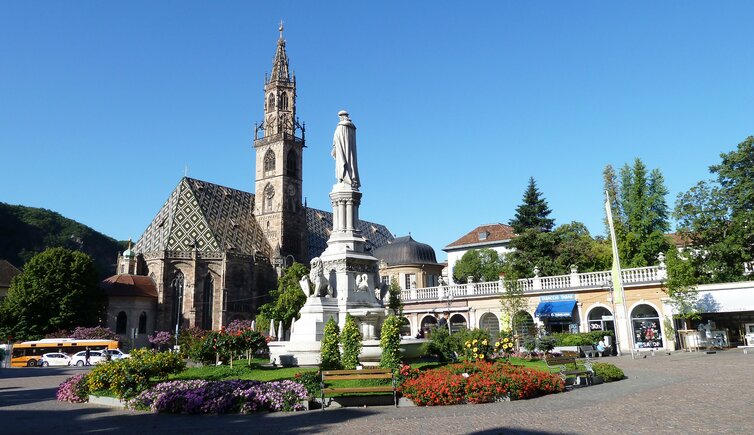 bozen waltherplatz mit dom