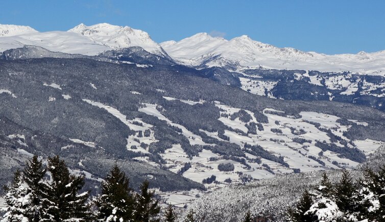 winter aussicht richtung villanderer alm und latzfonser alm und feldthurns fr