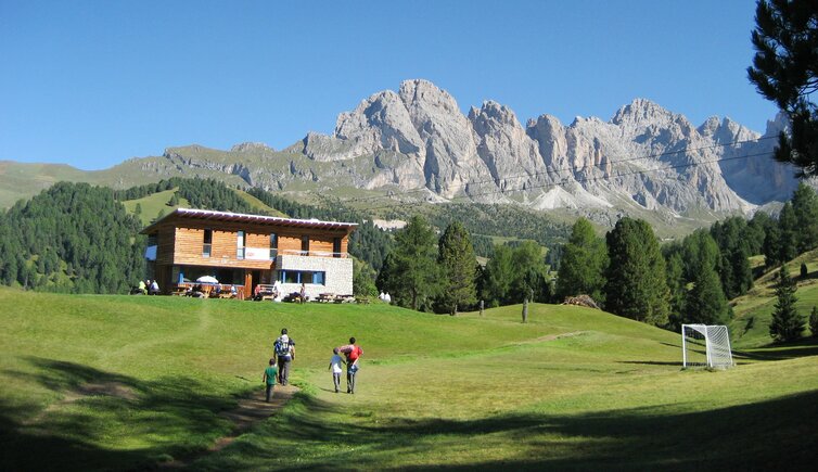 rifugio juac huette mit geisler