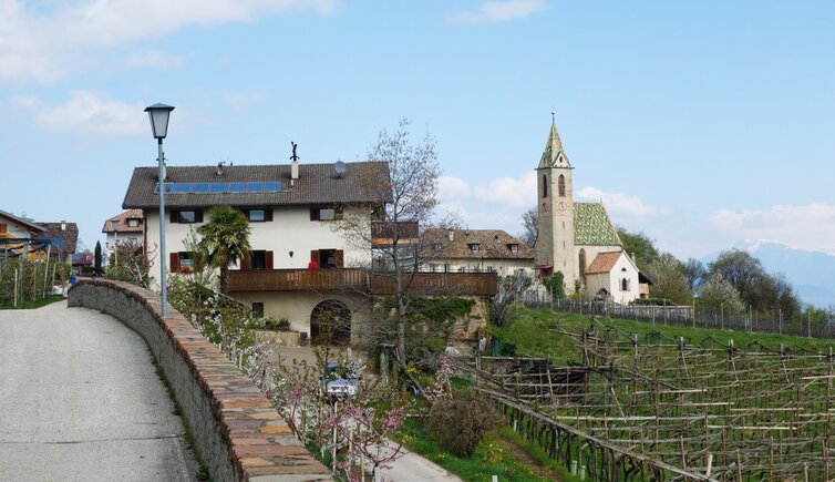 kaltern altenburg mit kirche st vigil