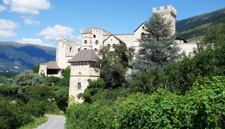 waalwege schluderns vinschgau blick churburg