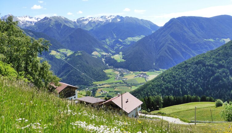 ortschaft egg dosso bei freienfeld oberhalb von mauls dahinter valser joechl