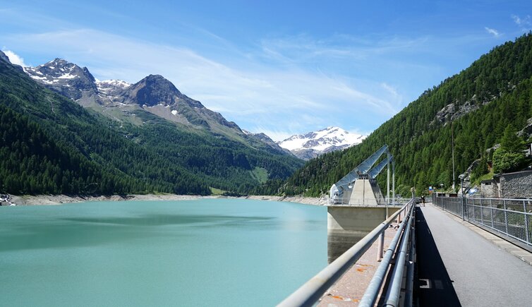 zufrittstausee mit damm