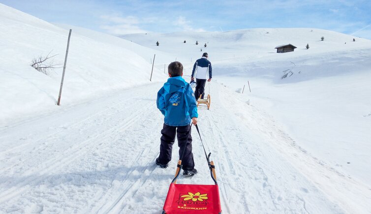 seiser alm winter puflatsch menschen rodel