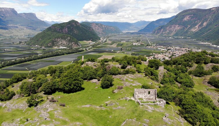 dji Castelfeder Ruine Barbara Kapelle Blick Auer Bozen Mitterberg Kalterer See