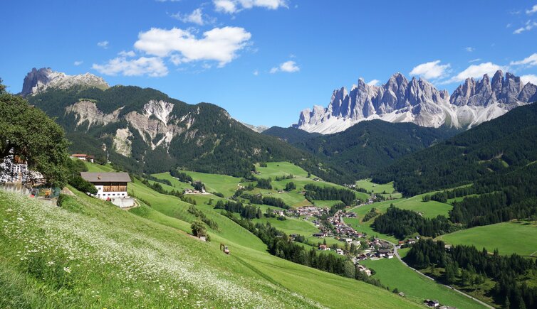 geisler geislergruppe mit villnoess tal st madgalena fr