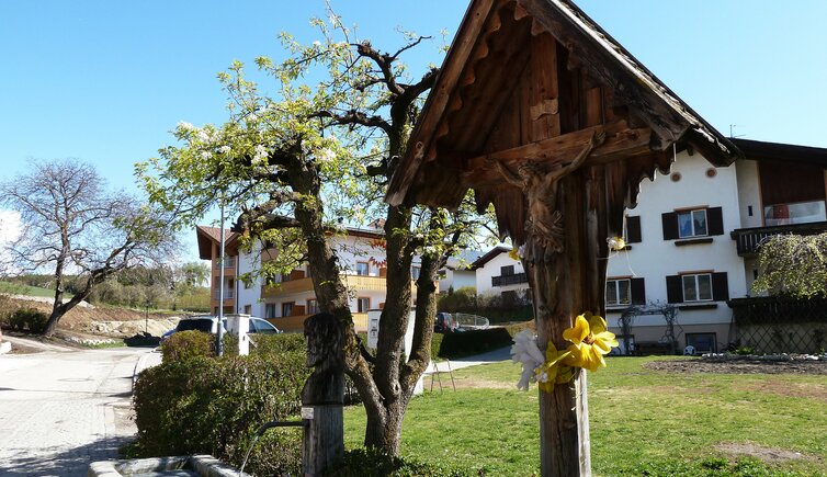 papst benedikt xvi platz in raas gemeinde natz schabs brunnen