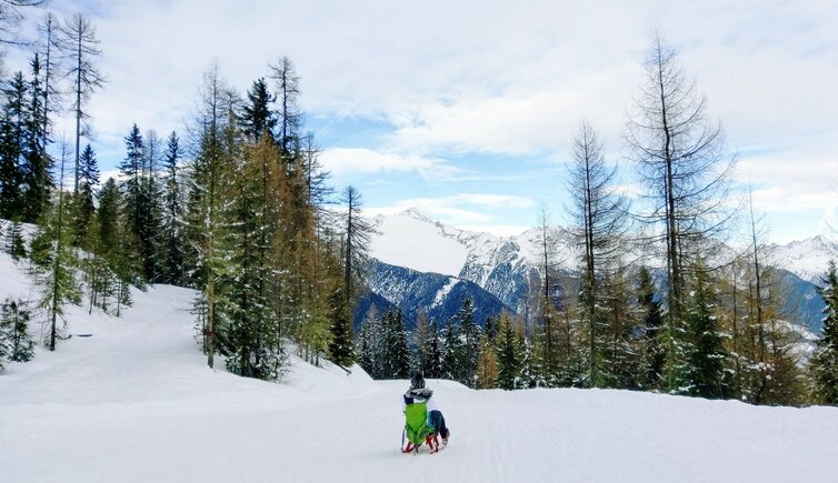 abfahrt auf rodelbahn speikboden winter