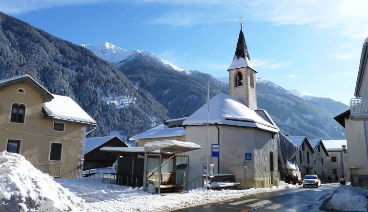 taufers im muenstertal nikolauskirche winter