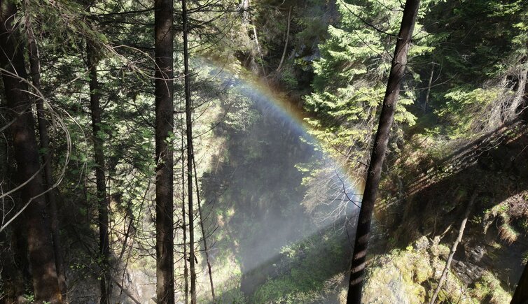 franziskusweg taufers dritter reinbach wasserfall regenbogen