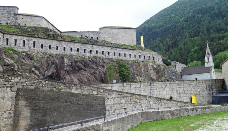 Franzensfeste Festung Aussenbereich Ueberblick