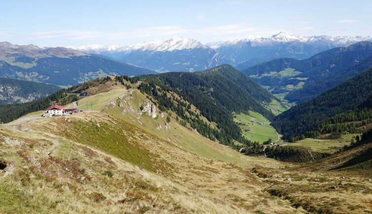 blick vom jaufenpass auf das jaufental links jaufenhaus