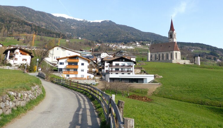 feldthurns kirche dorf