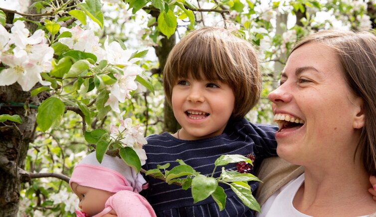apfelbluete person familie kind