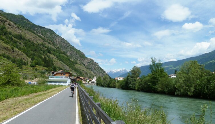 radweg bei naturns staben