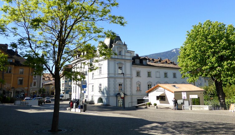 meran obermais brunnenplatz