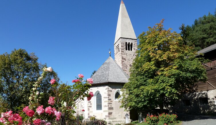 villnoess st valentin kirche rosen