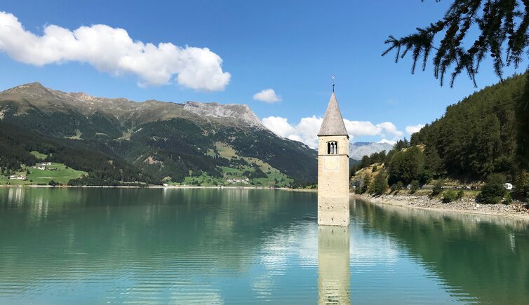 turm im reschensee bei graun