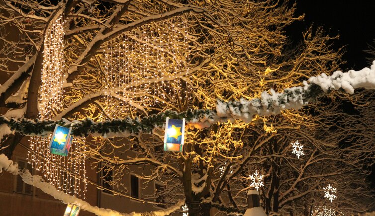 Christkindlmarkt Schnee Bruneck Weihnachtsbeleuchtung