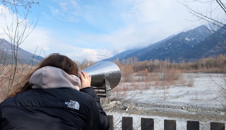 fernrohr auf dem weg mit durchschauen
