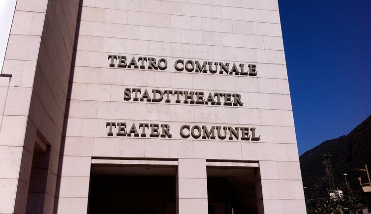 bozen stadttheater teatro comunale bolzano
