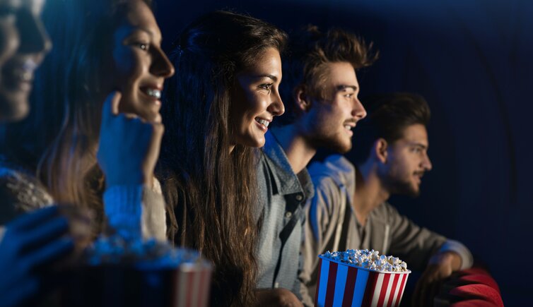 kino personen popcorn