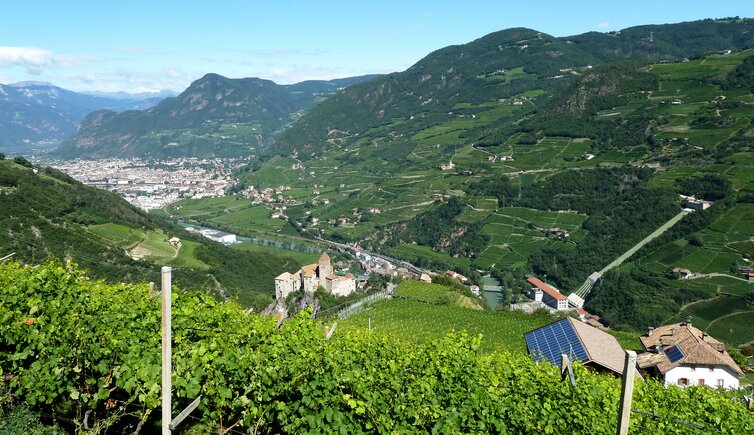 schloss burg karneid und bozen weinberge